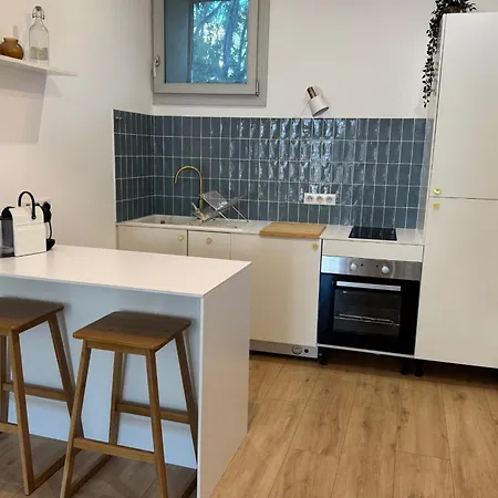 Lägenhet 1 Bedroom With Balcony - Near Park *