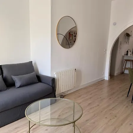 1 Bedroom With Balcony - Near Park *