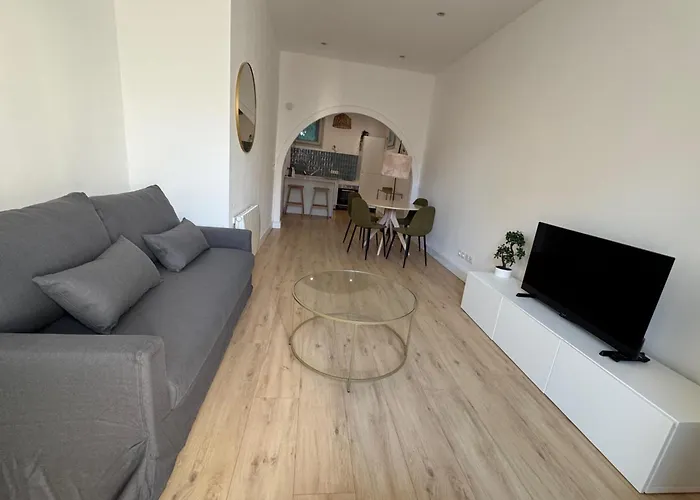 1 Bedroom With Balcony - Near Park *