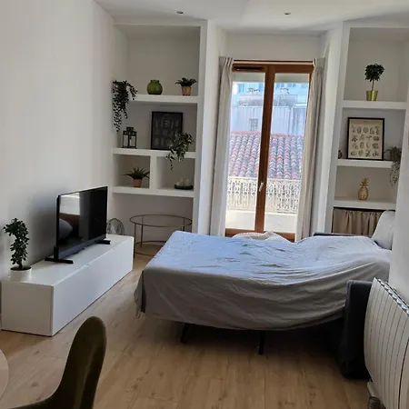 1 Bedroom With Balcony - Near Park Apartment *