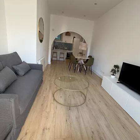 1 Bedroom With Balcony - Near Park *