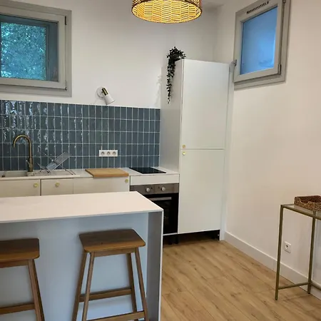 1 Bedroom With Balcony - Near Park